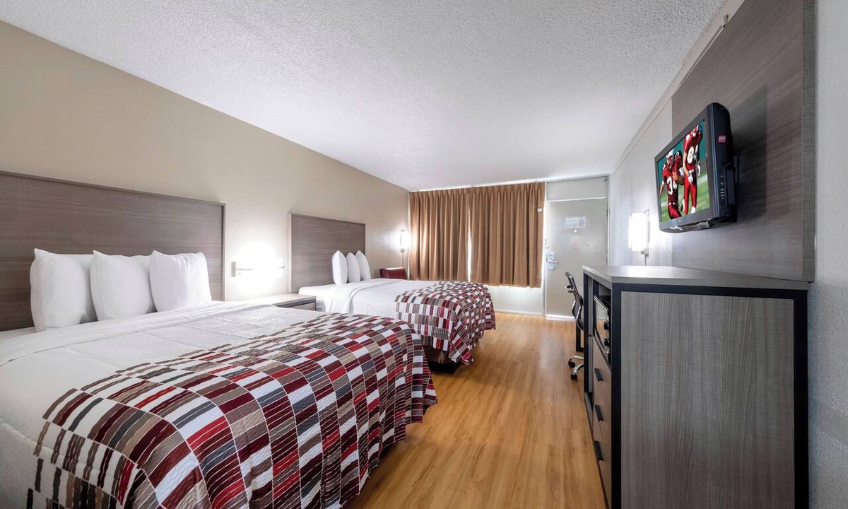 Charlottesville Hotel | Room w/2 Full Beds Near Monticello Wine Trail – Relaxing Vineyard Stay