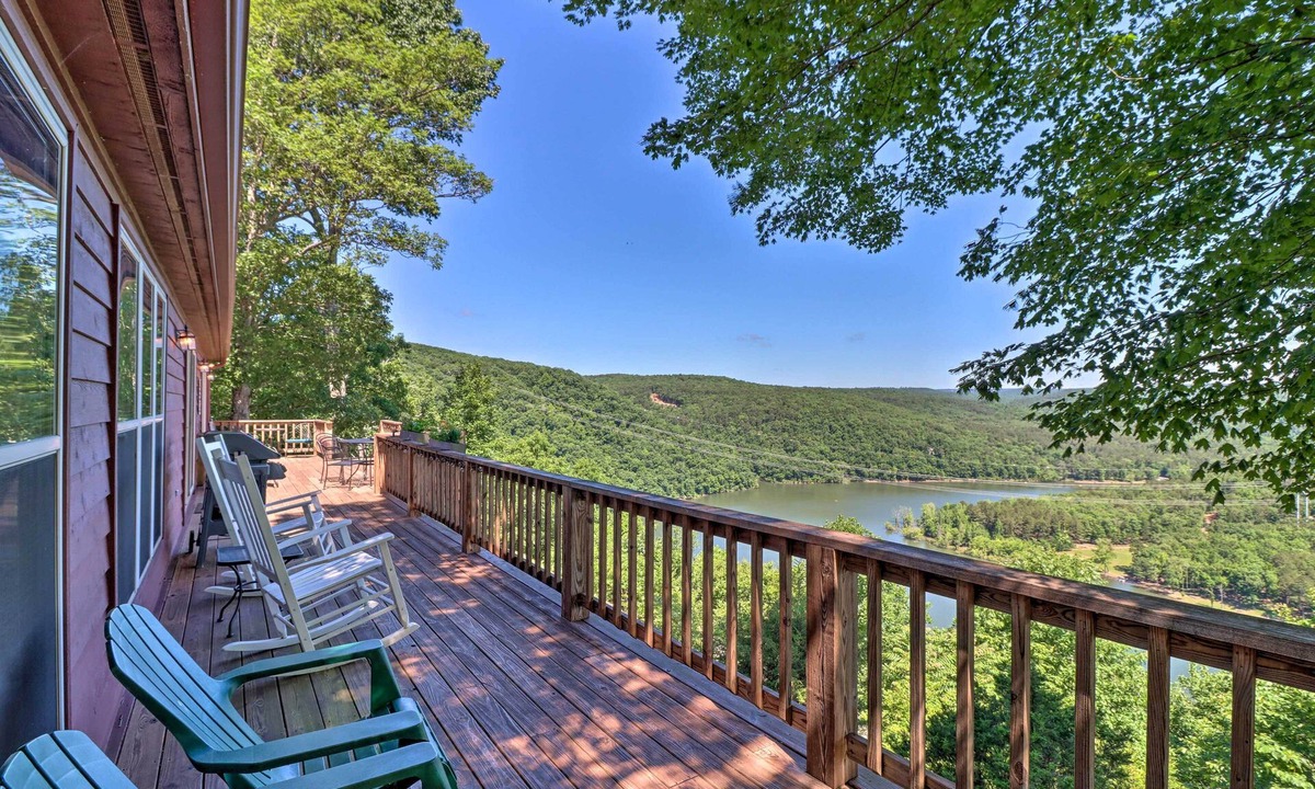 Newnata House | Rustic Lake-View Home Near Greers Ferry Lake