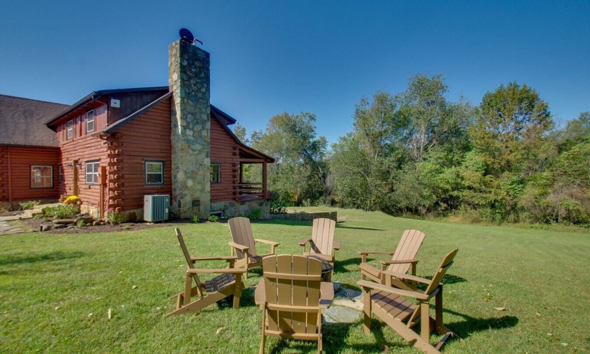 Ruckersville Cabin | Rustic Log Cabin on 3 Acres w Fire Pit