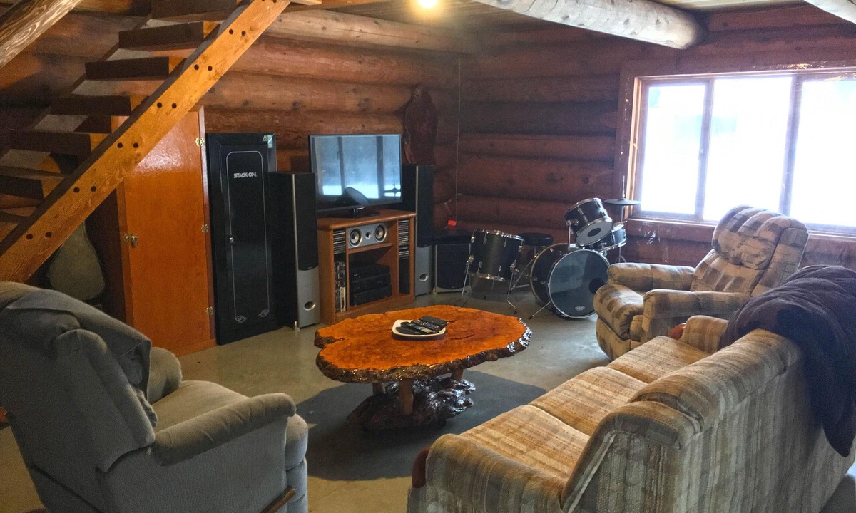 Pemberton House | Rustic Log Home - Great for Outdoor Groups