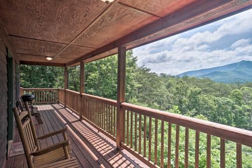 Young Harris House | Rustic Young Harris Cabin w/Fire Pit & Views