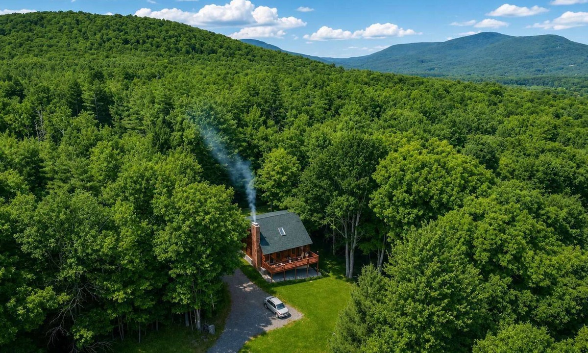 Windham Cabin | SaltBox Lodge: Windham | Privacy | Family Friendly
