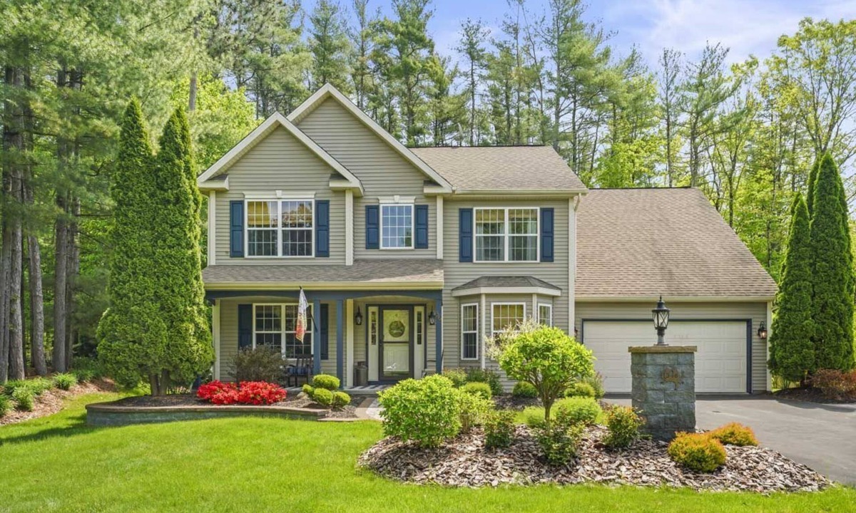 Gansevoort House | Saratoga Springs/Lake George/Pool/Hot Tub/Families