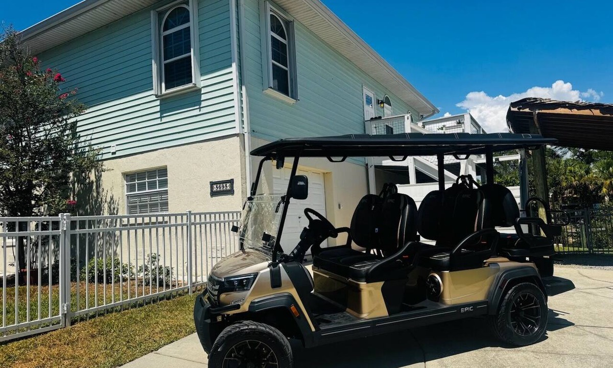 Homosassa House | Scallop HQ: 3 Boat Docks and Free Golf Cart!