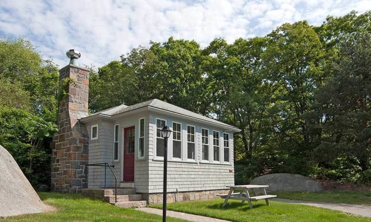 Gloucester Hotel | Sea Lion Motel and Cottages