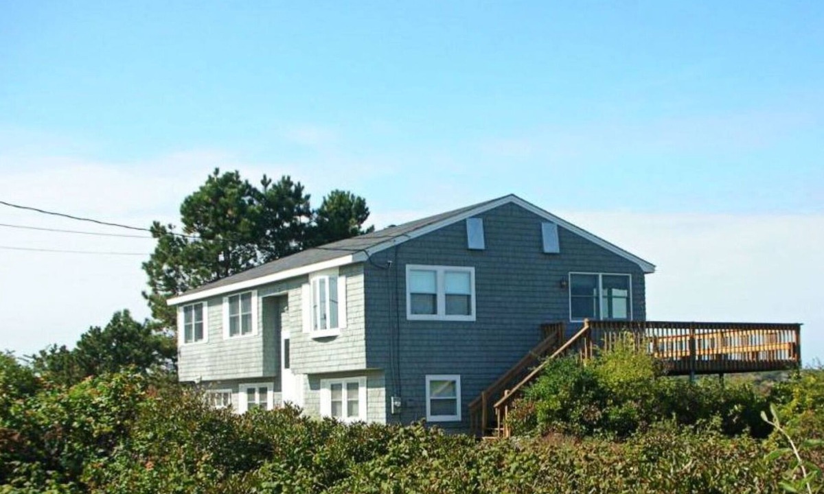Biddeford Pool House | Seaside Escape: We also rent in the fall and Winter BOOK NOW FOR 2026