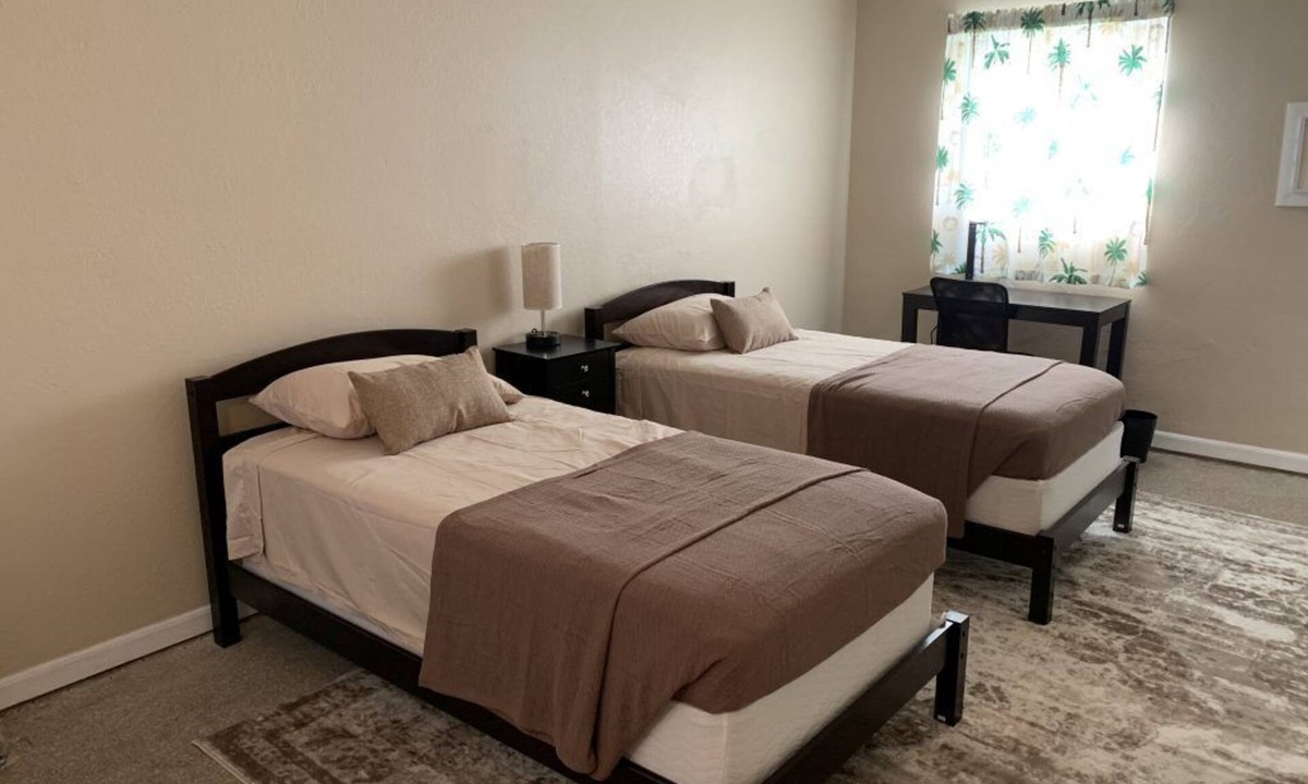 Roseland Hotel | Sebastian Gardens Inn & Suites