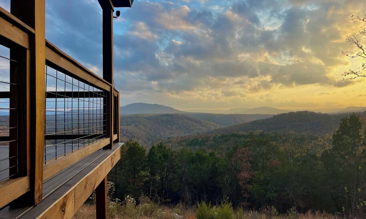 Bruno Cabin | Secluded mountaintop cabin, 40 acres, views of Buffalo River from hot tub