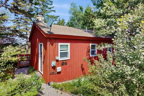 Stone Haven House | Secluded Sunset Point mountain top cabin, wifi, Dish TV, firepit
