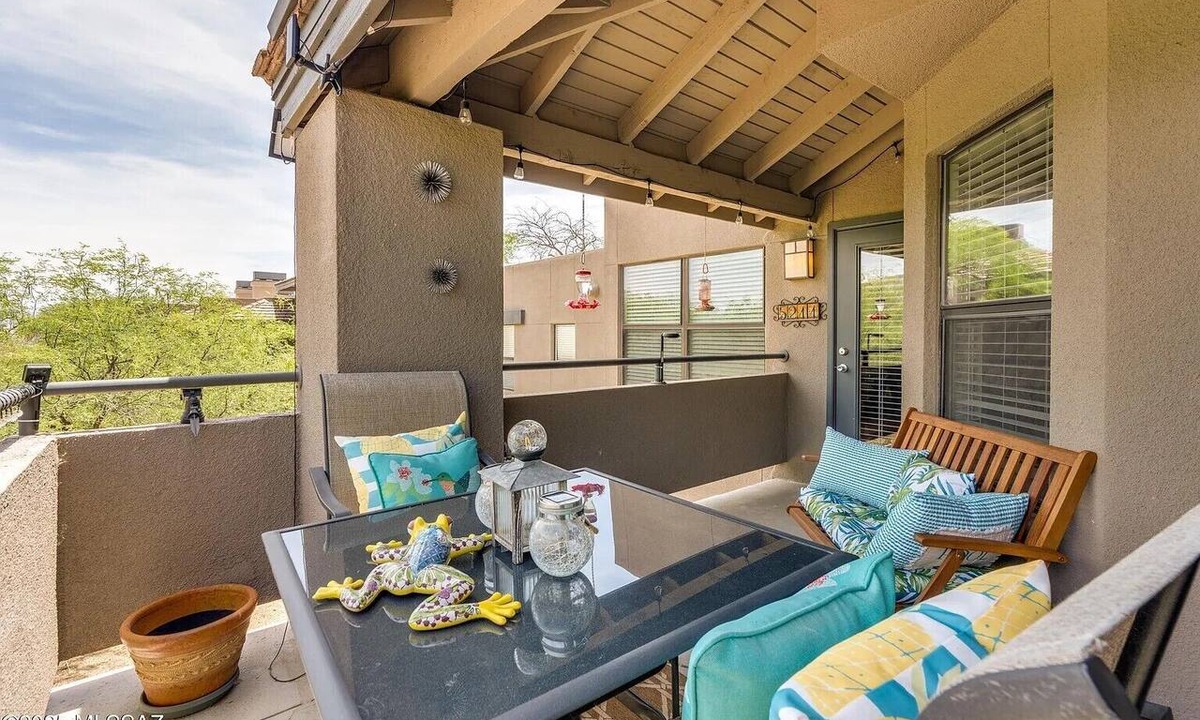 Tucson Condo | Second Floor Spacious 2 bedrm/1 bath with Fantastic Mountain Views