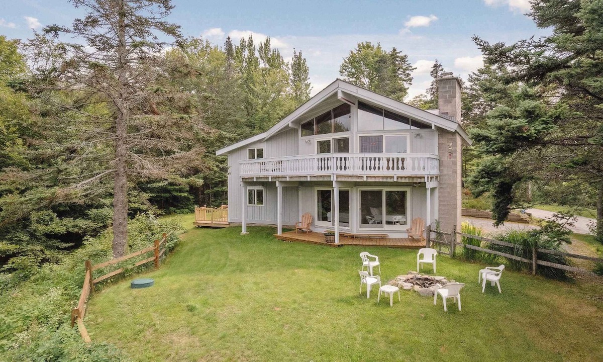 Andover House | Serene 4-BR Retreat 10 Mins to Okemo