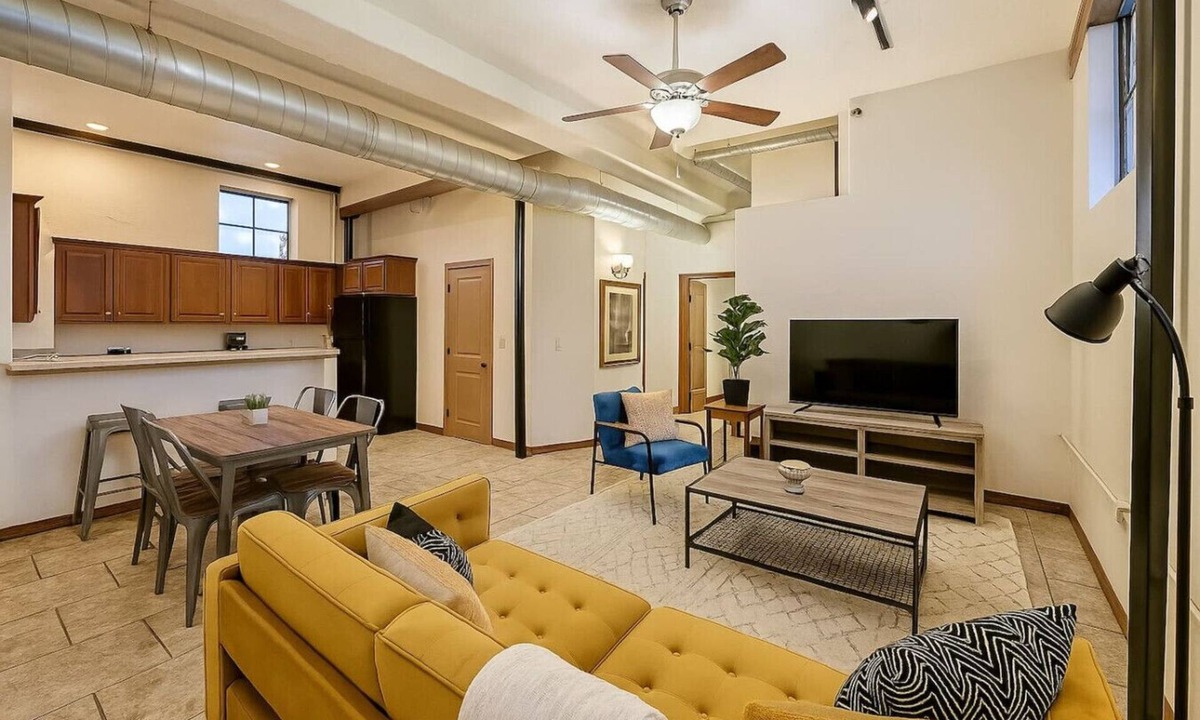 Springfield Apartment | Sleepover | Ideal 2BD/1BA Condo - Downtown SGF