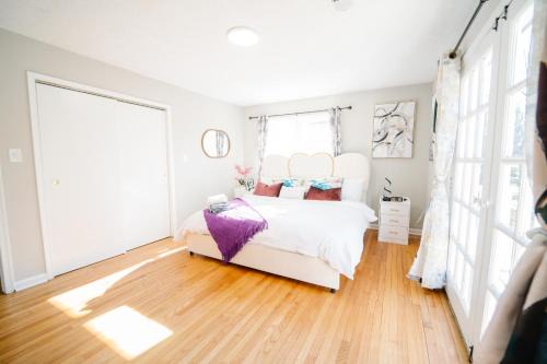 Hunter Mill Villa | Spacious 10BR 5BA Free Parking Minutes to DC with Pool