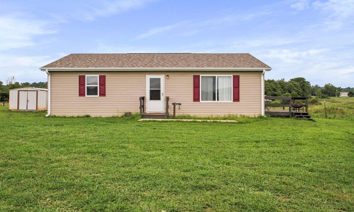 Dora Cabin | Spacious 1200sf cabin (5) in Ozark county near the river. Pets allowed.