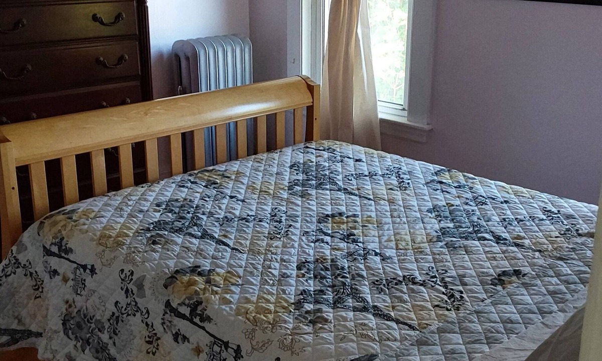 Rumford Apartment | Spacious 3-bedroom apartment near Black mnt, Sunday river, Rumford hospital.