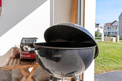 Bayside House | Spacious 4BR Home Pools Bikes Balcony