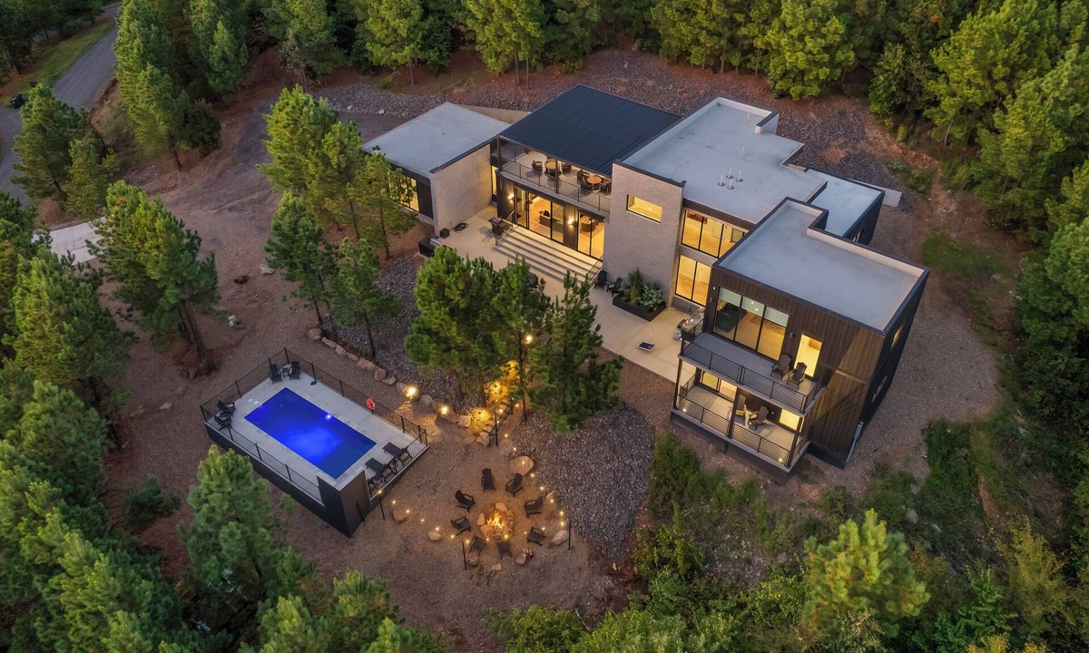 Broken Bow Cabin | Spacious 5BR Modern Retreat w/Heated Pool & Rooftop Bar| Near Hochatown