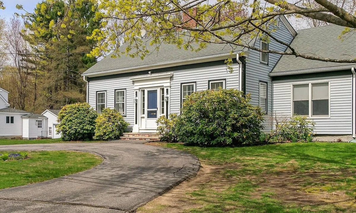 Kennebunk Condo | Spacious 6 BR Condo – Ten minutes to the beaches