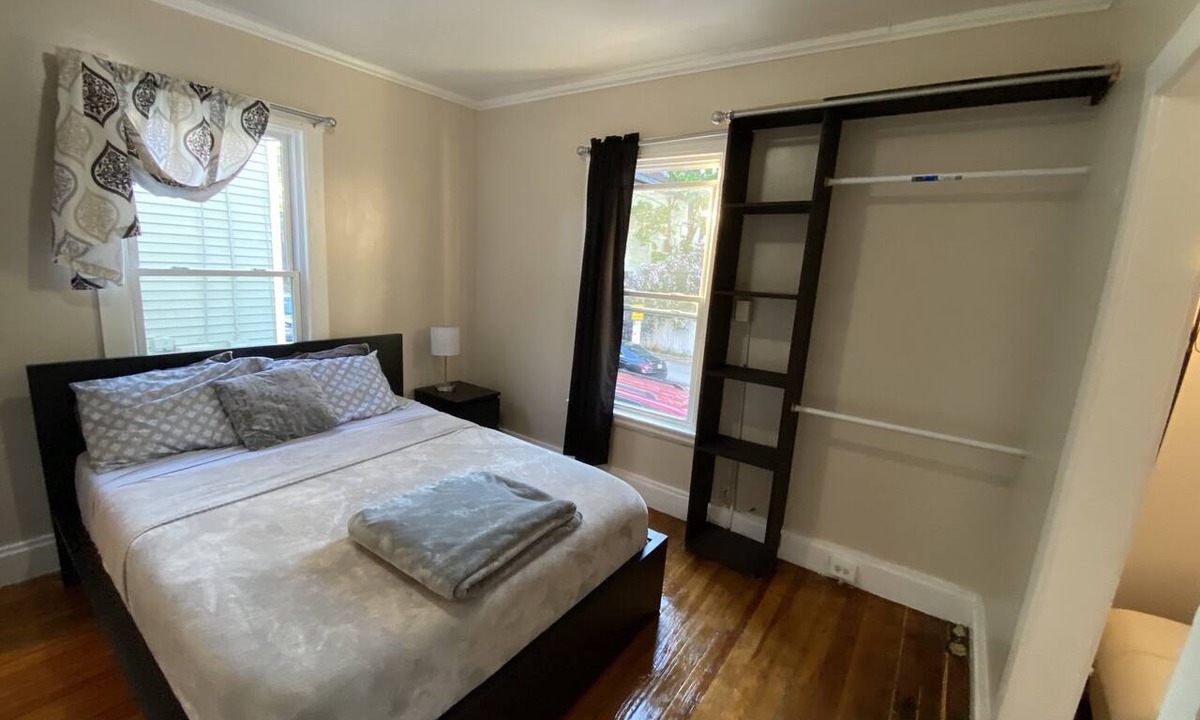 Parkside Apartment | Spacious and Modern One Bedroom Apartment