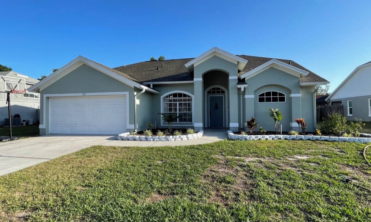 Riverview House | Spacious heated Pool Home with Smart TVs and Pool Table.