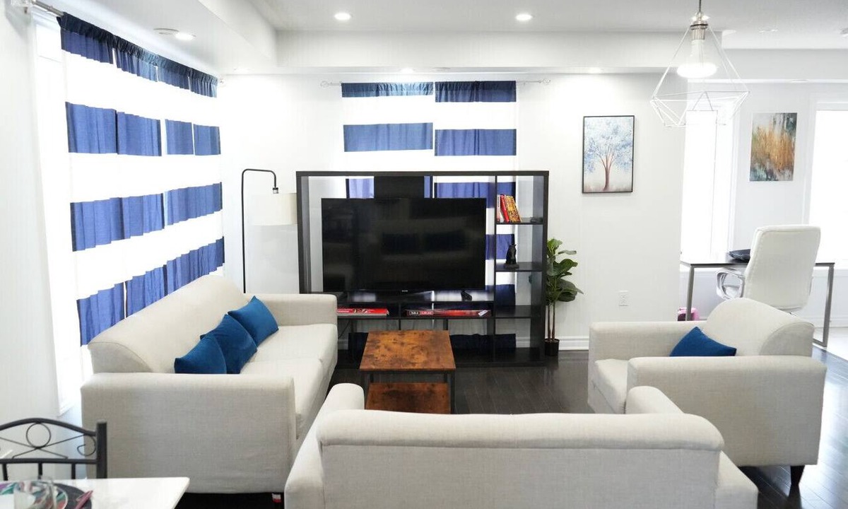 Brampton House | Spacious Home in Brampton – Perfect for Families