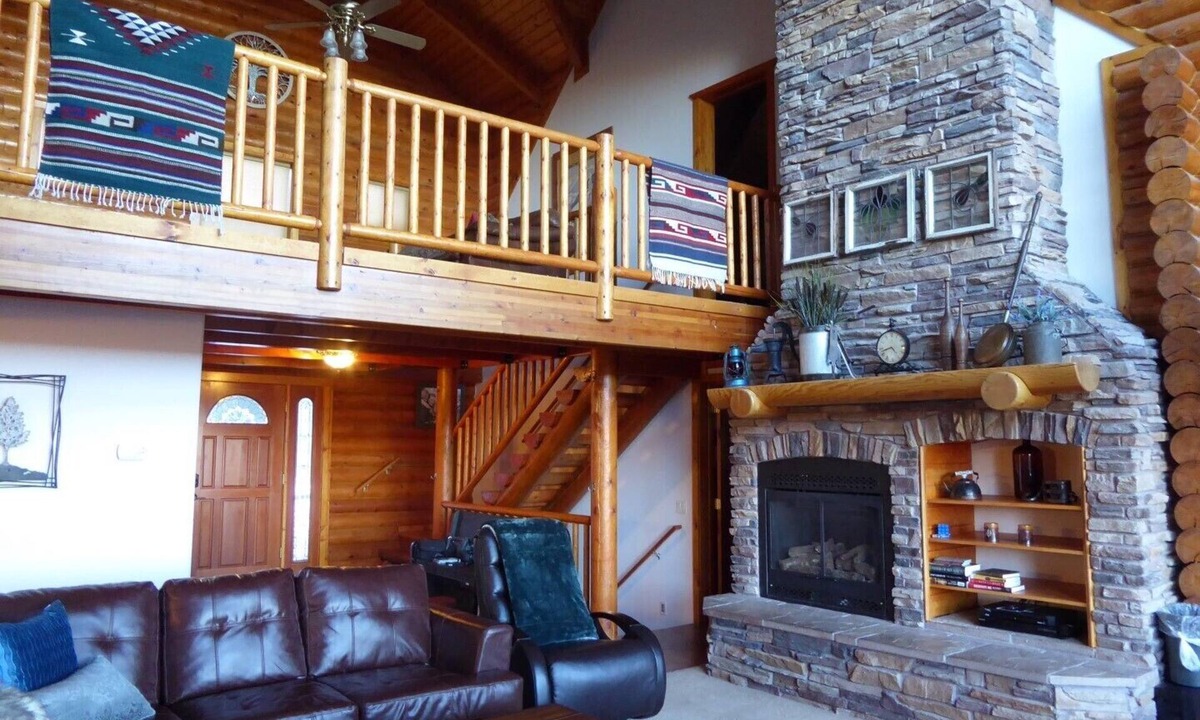 Brian Head Cabin | Spacious Mountain Cabin with Magnificent Views & Hot tub