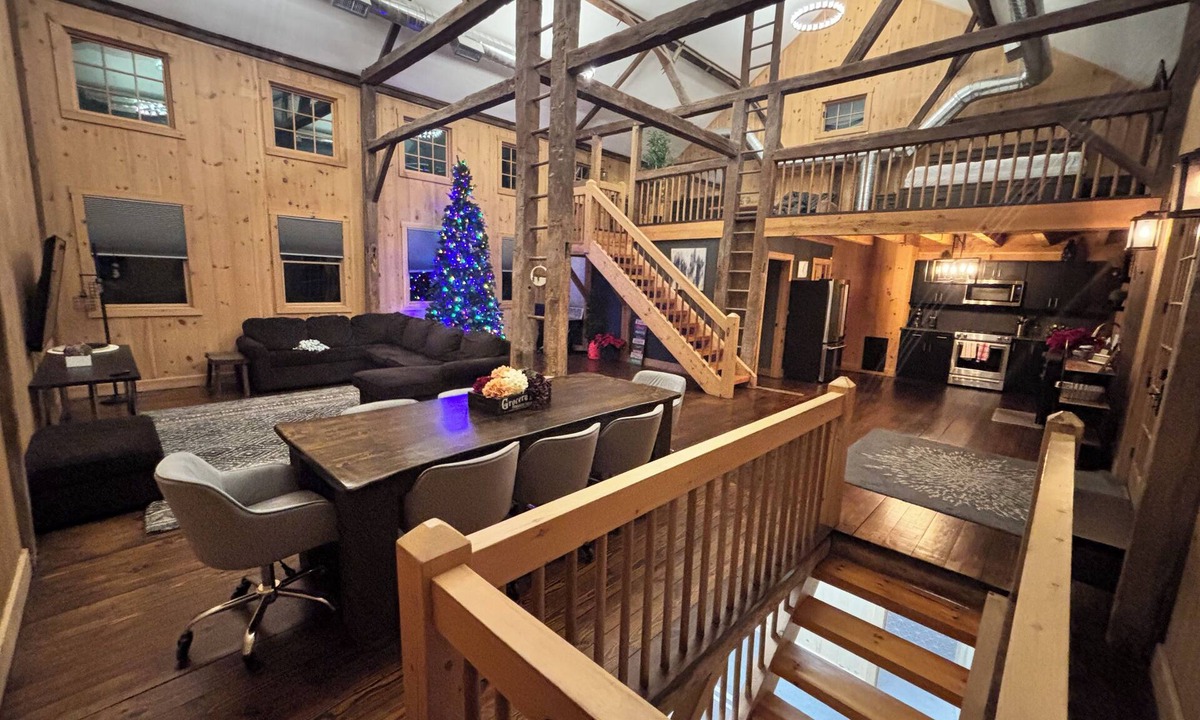 Springtown House | Spacious Barn House experience!