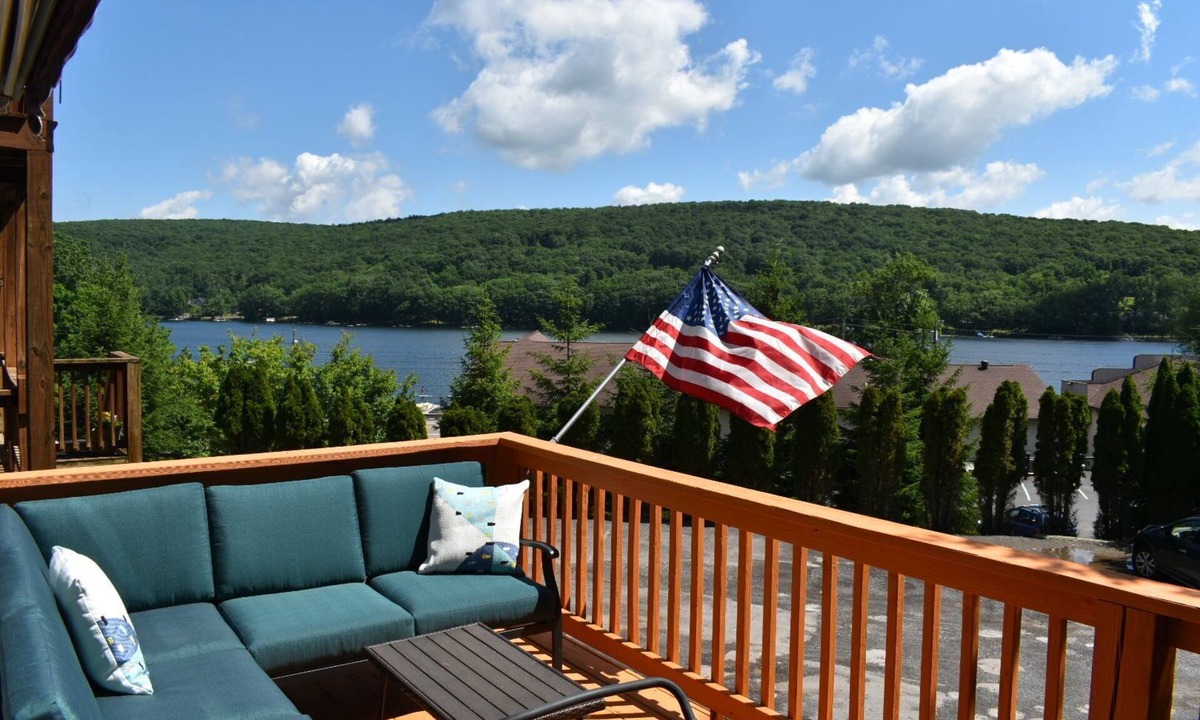 Thayerville Condo | Spring has Sprung at our Centrally Located Lake View Condo that sleeps 6!