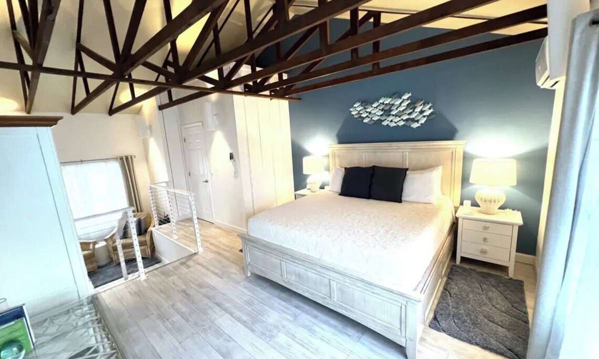 Rehoboth Beach Hotel | Starfish Room — Coastal Luxury & Romantic Comfort at Mar Bella