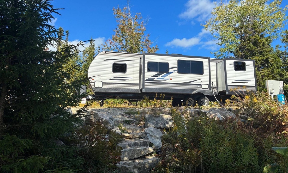 Corea House | Starlight Beach Experience 31' RV Travel Trailer on private 3 acres with beach and firepit