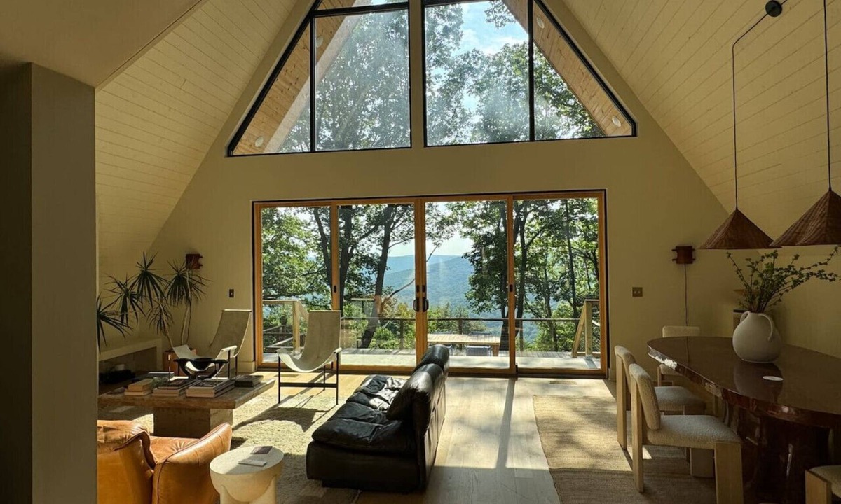 Saint Andrews House | Stayframe: a designer getaway with mountain views