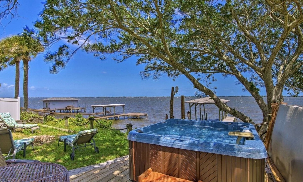 Tropic Villa | Step-Free Waterfront Villa: Gas Grill & Patio