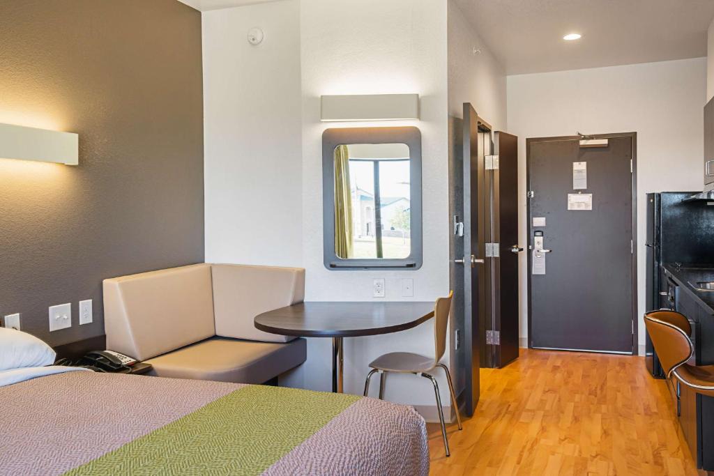 Buda Hotel | Studio 6-Buda, TX