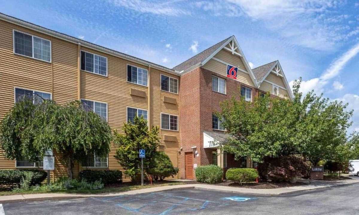 Fishkill Apartment | Studio 6 Fishkill|King bed|Hearing Access|Kitchen