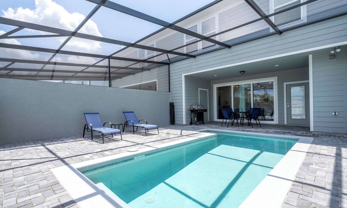 Four Corners House | Stunning 5-Bedroom Dream Home in Windsor Cay!