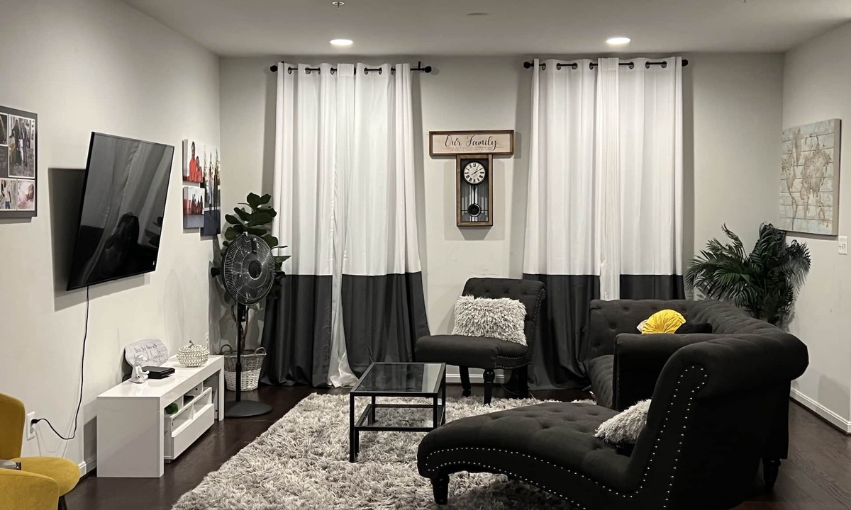 South Gate House | Stunning four-bedroom town home located in Millersville