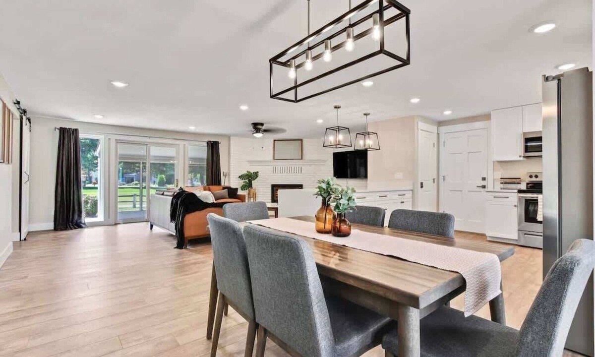 Eagle House | Stunning Golf Course Retreat 4BR Home