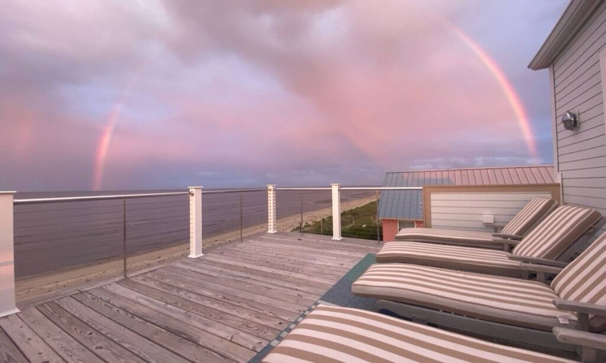 Milford House | Stunning, light-filled beachfront sanctuary with full views of Delaware Bay.