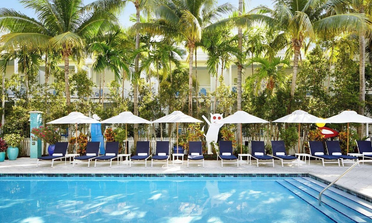 Key West Hotel | Stylish Beach Stay in Key West | Onsite Outdoor Pool | Pet Friendly | Parking
