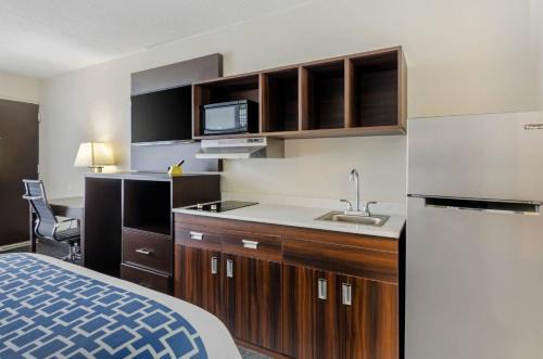 Verona Hotel | Suburban Studios Verona - Staunton North