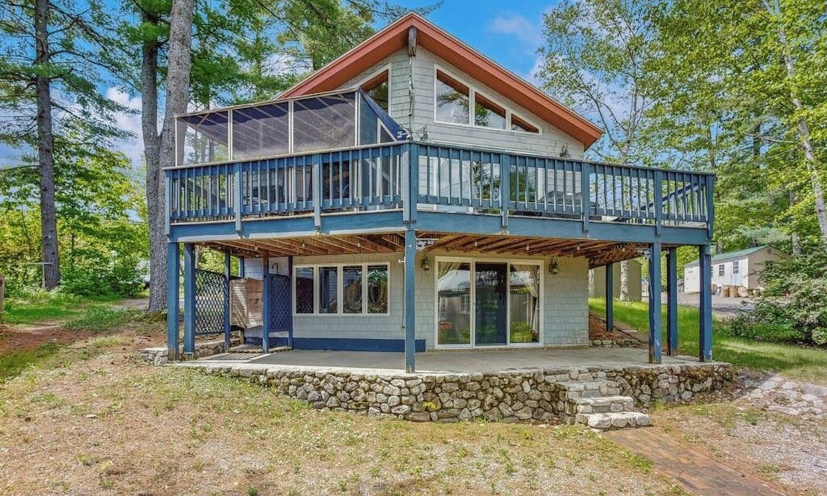 Naples House | Summer Fun, Lake View, Firepit, Outdoor grilling, walk to the lake