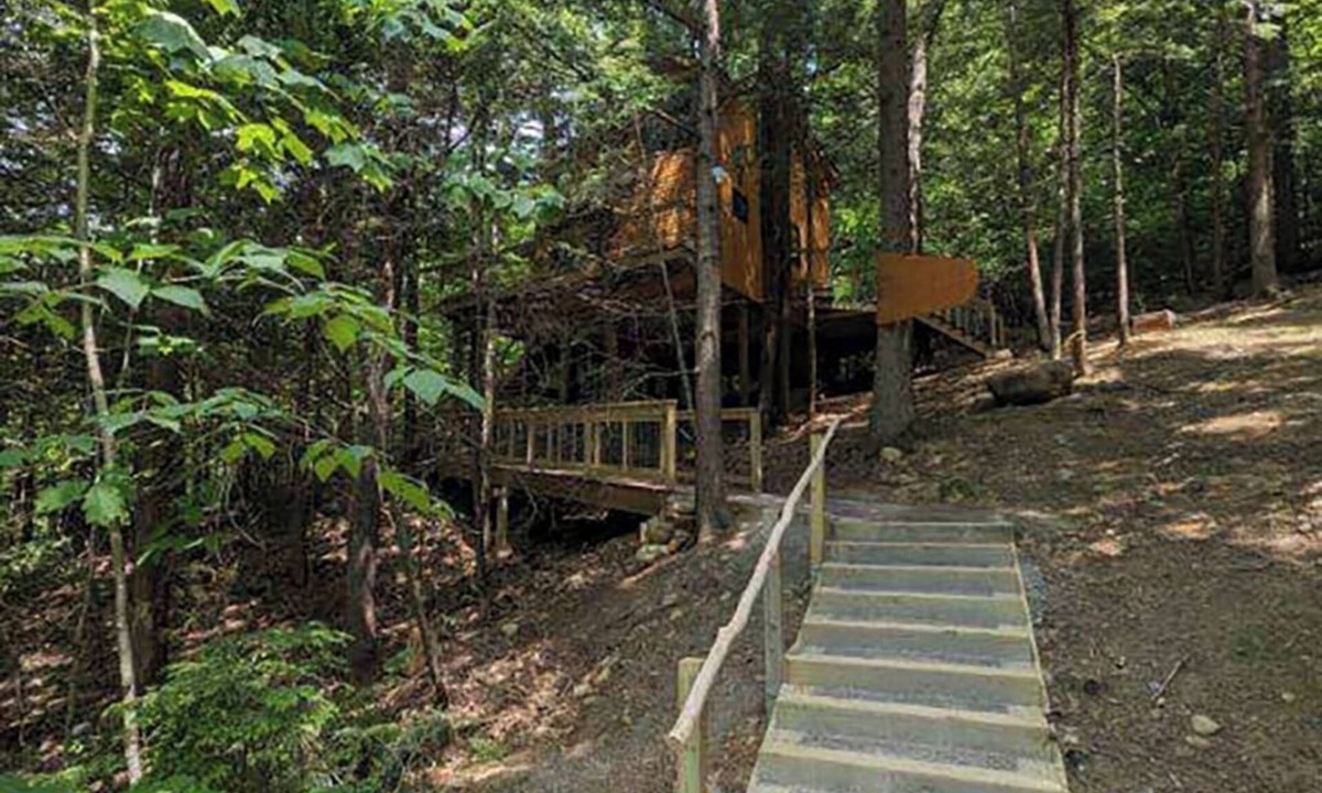 Rumford Center Cabin | Summer in the Maine Woods! Super Cool 5-Star Luxury Treehouse in the Mountains