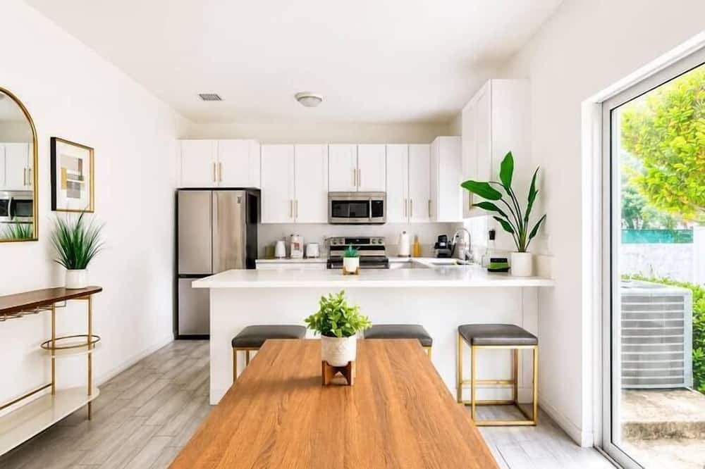 Middle River Terrace House | Sunny Ft Laud Getaway Entire Duplex Sleeps 15 Near Beaches Las Olas Downtown