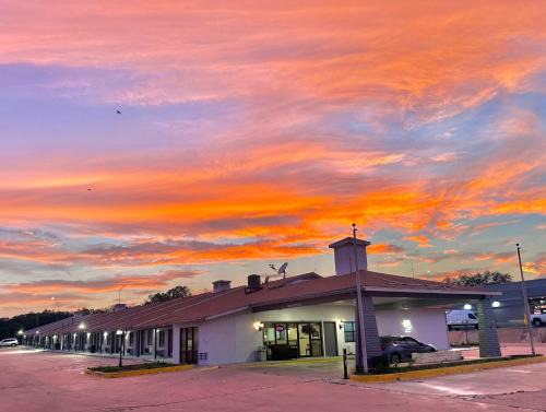 Brady Hotel | Sunset Inn
