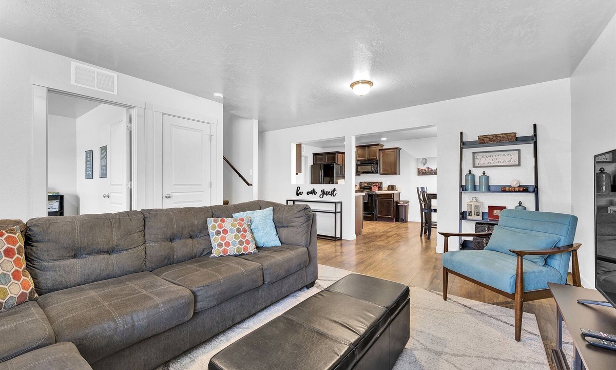 Meridian House | Sweet as a Peach Family Home