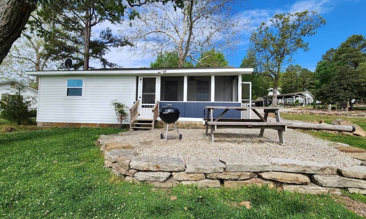 Gamaliel Apartment | Take It Easy Resort - Cottage #1, Norfork Lake Cabin w/Dock Slip, Walk to Lake