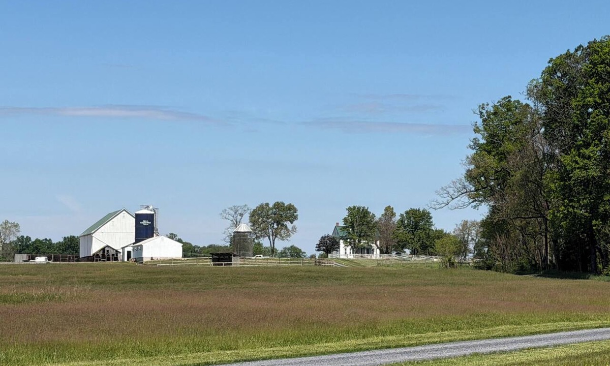 Martinsburg House | Terrific restored modern farmhouse on 75 acre preserve near Shepherdstown.