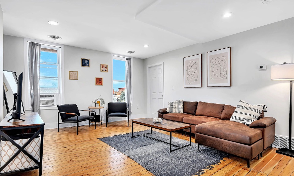 Troy Cabin | The Collar City Oasis |Pet Friendly|Workspace|Laundry|Hospitals & Colleges|WIFI
