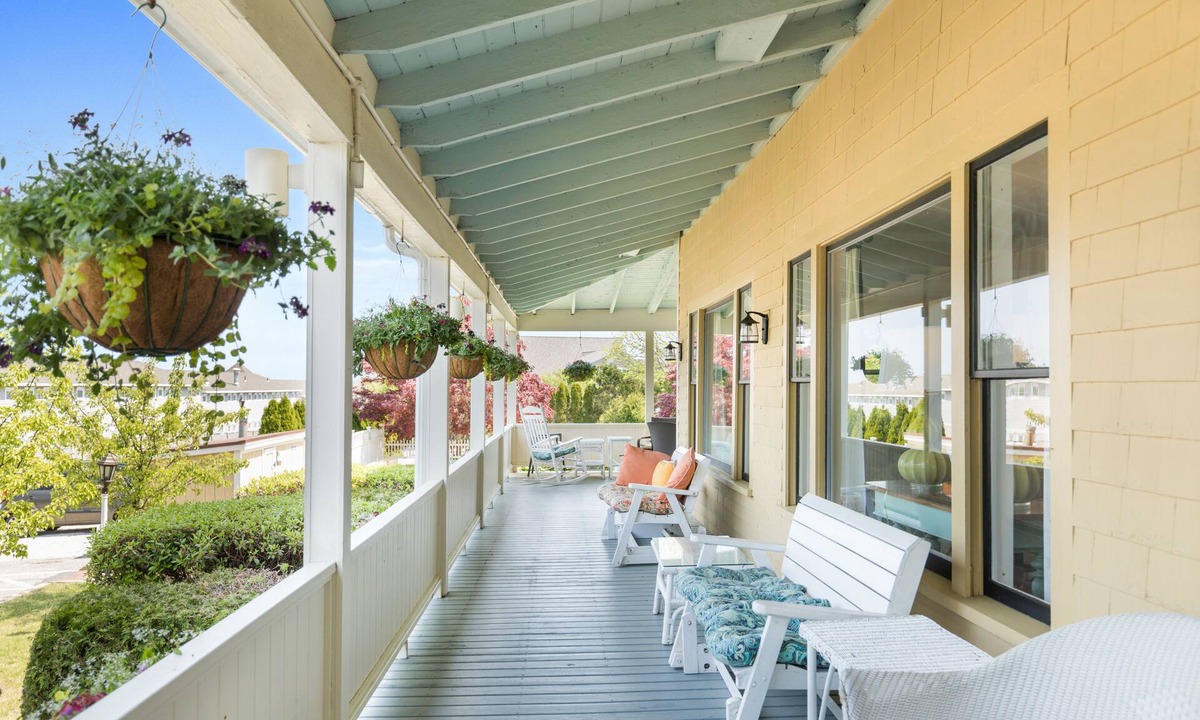 Ogunquit Hotel | The Colonial Inn