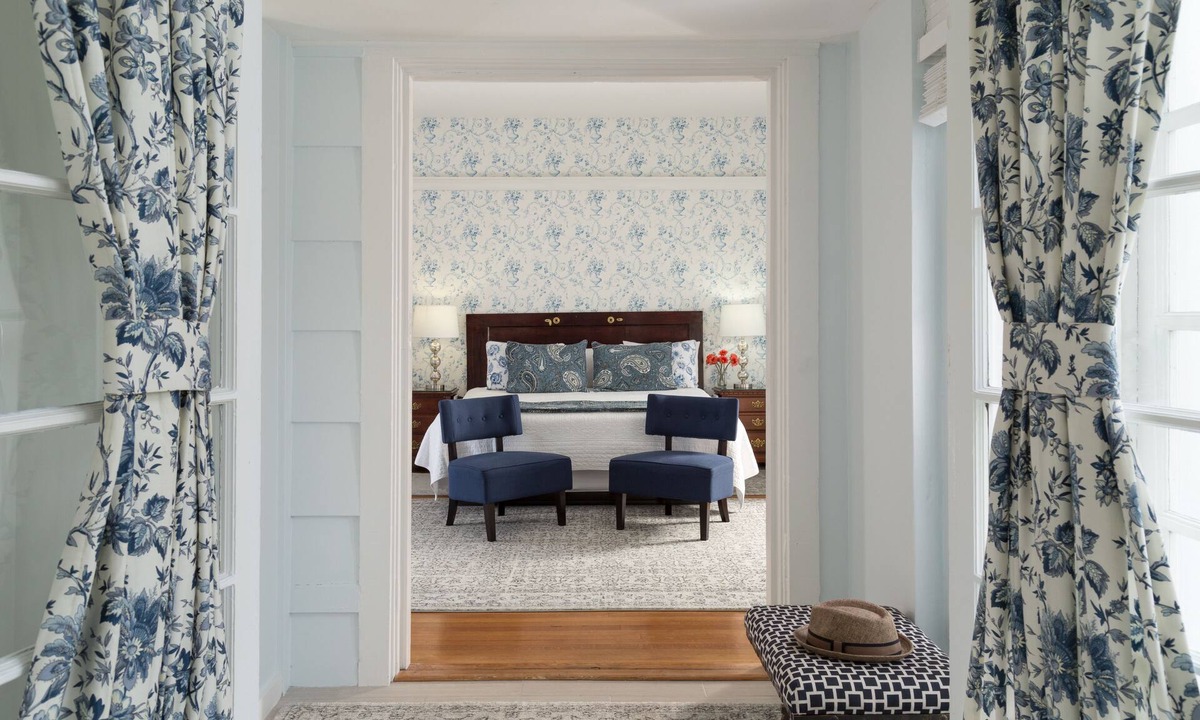 Old Bennington Bed & Breakfast | The Four Chimneys Inn